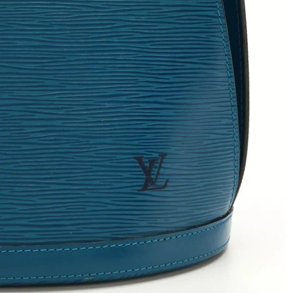 Louis Vuitton Cluny Bucket Shoulder Bag